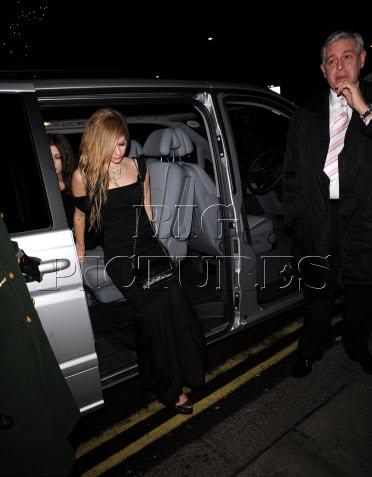 009.jpg - WORLD RIGHTSAvril Lavigne returns to her hotel after attending the Alice in Wonderland afterparty at the Sanderson hotel in London, UK. 25/02/2010BYLINE JUSTIN PALMER/BIGPICTURESPHOTO.COM: 001A/JUPUSAGE OF THIS IMAGE OR COPY WRITTEN THAT IS BASED ON THE CAPTION, IS CONDITIONAL UPON THE ACCEPTANCE OF BIG PICTURES'S TERMS AND CONDITIONS, AVAILABLE AT WWW.BIGPICTURESPHOTO.COM *** Local Caption *** .