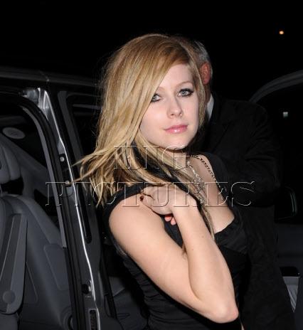 015.jpg - WORLD RIGHTSAvril Lavigne returns to her hotel after attending the Alice in Wonderland afterparty at the Sanderson hotel in London, UK. 25/02/2010BYLINE JUSTIN PALMER/BIGPICTURESPHOTO.COM: 001A/JUPUSAGE OF THIS IMAGE OR COPY WRITTEN THAT IS BASED ON THE CAPTION, IS CONDITIONAL UPON THE ACCEPTANCE OF BIG PICTURES'S TERMS AND CONDITIONS, AVAILABLE AT WWW.BIGPICTURESPHOTO.COM *** Local Caption *** .