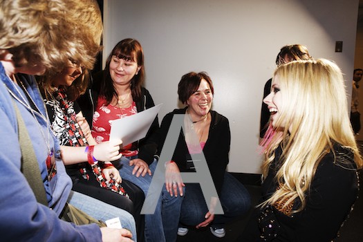 02.jpg - avrils meet and greet