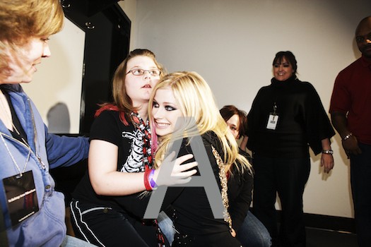 03.jpg - avrils meet and greet