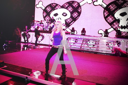 17.jpg - avril at soundcheck